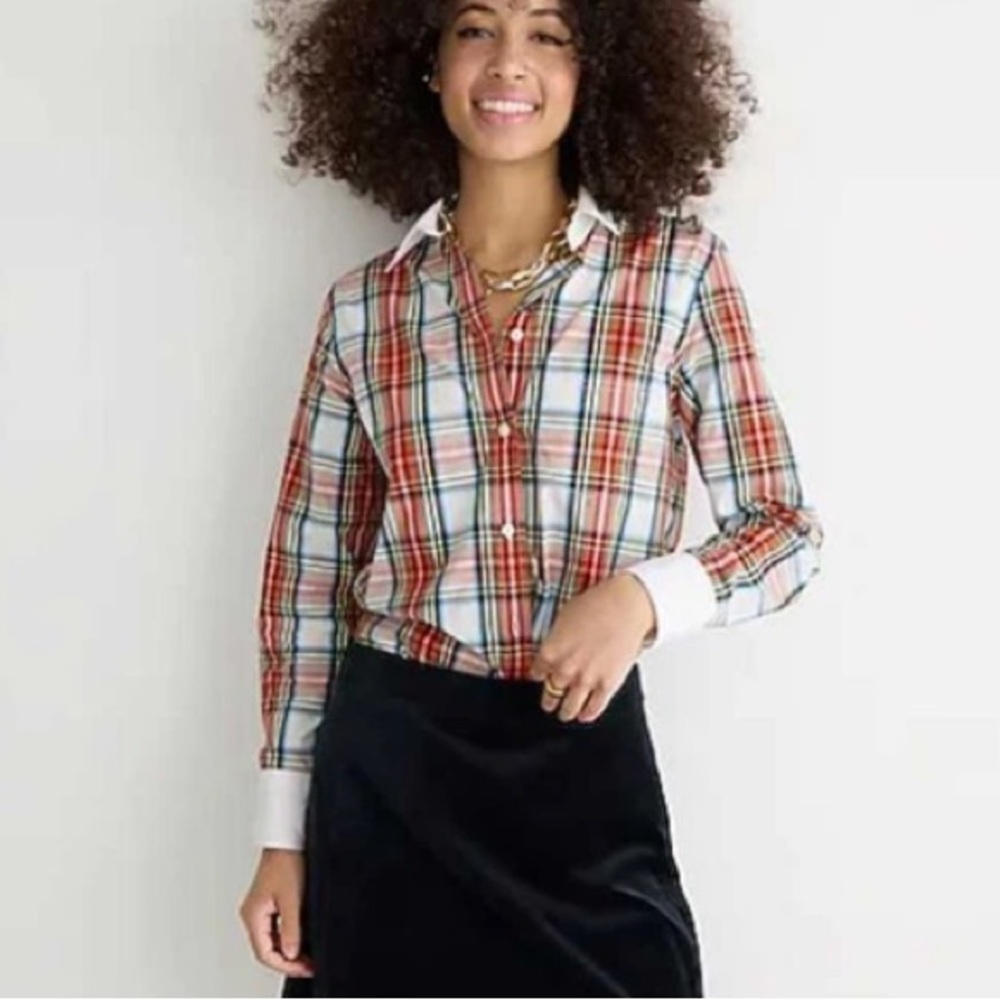 J. Crew classic fit red, white & green holiday Xmas plaid button up. Size 6